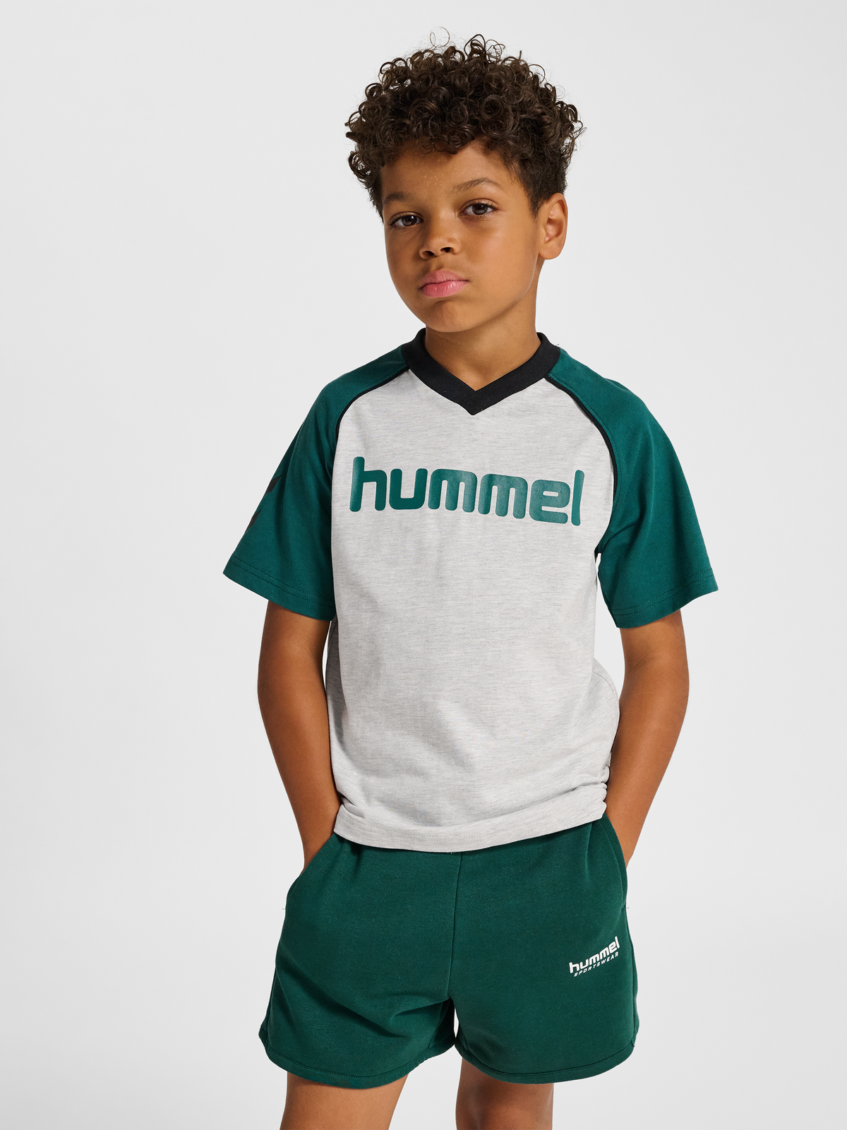 hmlJR REG V-NECK T-SHIRT SS