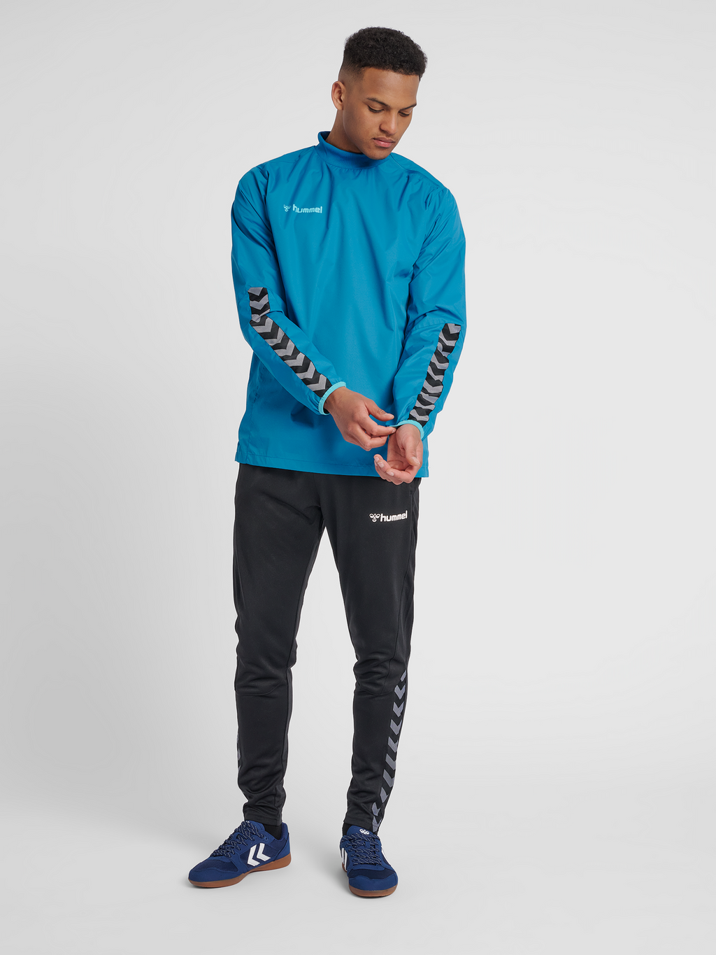 hmlAUTHENTIC WIND BREAKER