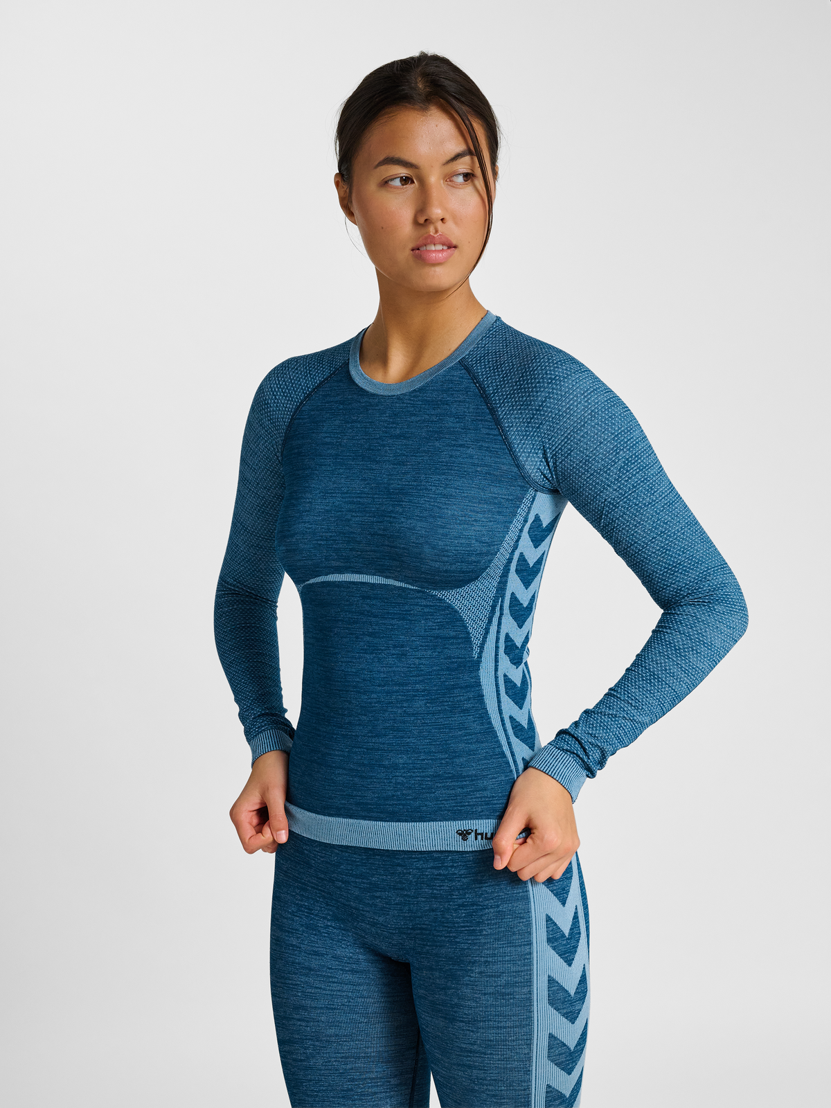 hmlCLEA SEAMLESS TIGHT T-SHIRT L/S