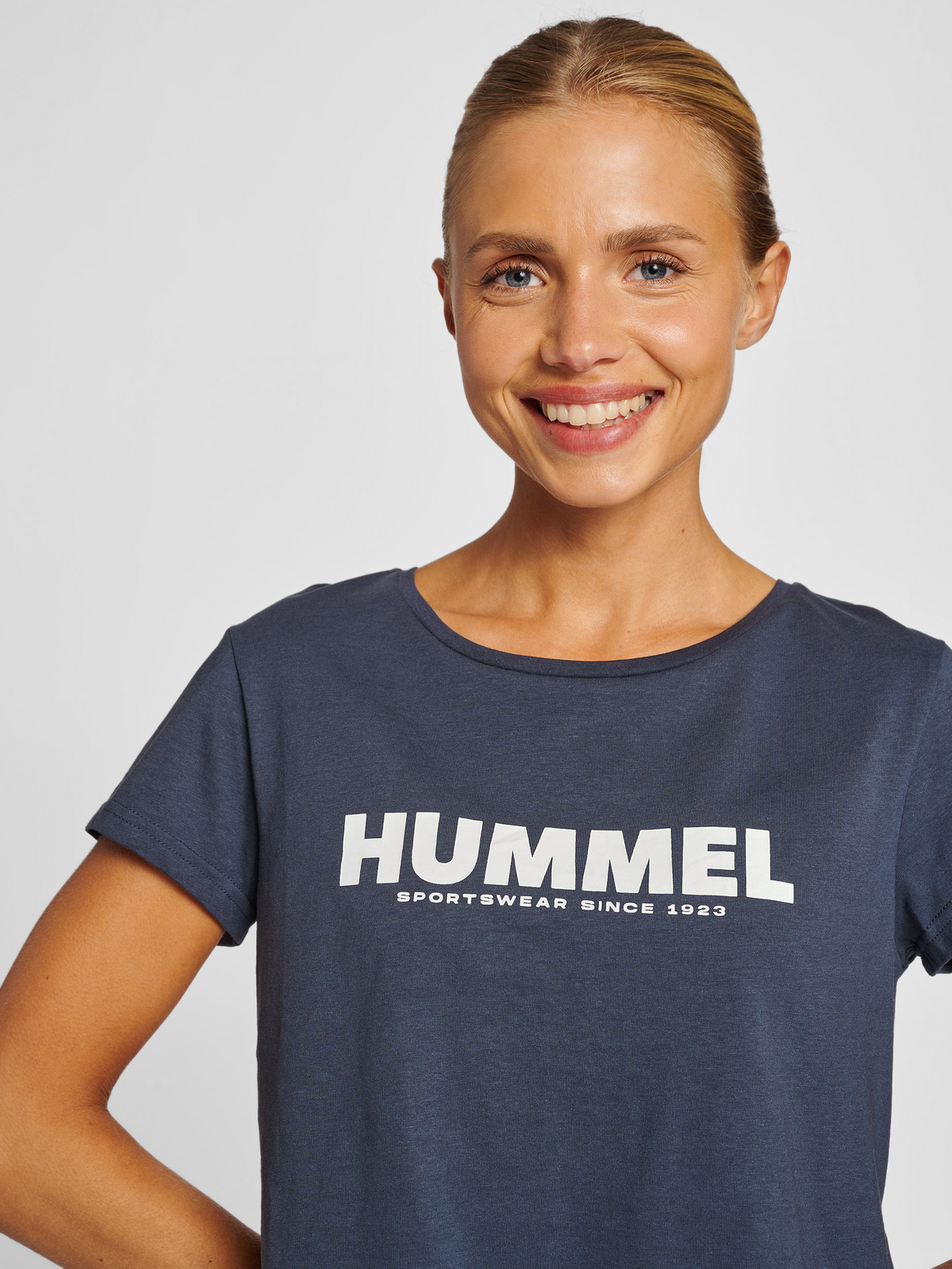hmlLEGACY WOMAN CROPPED T-SHIRT