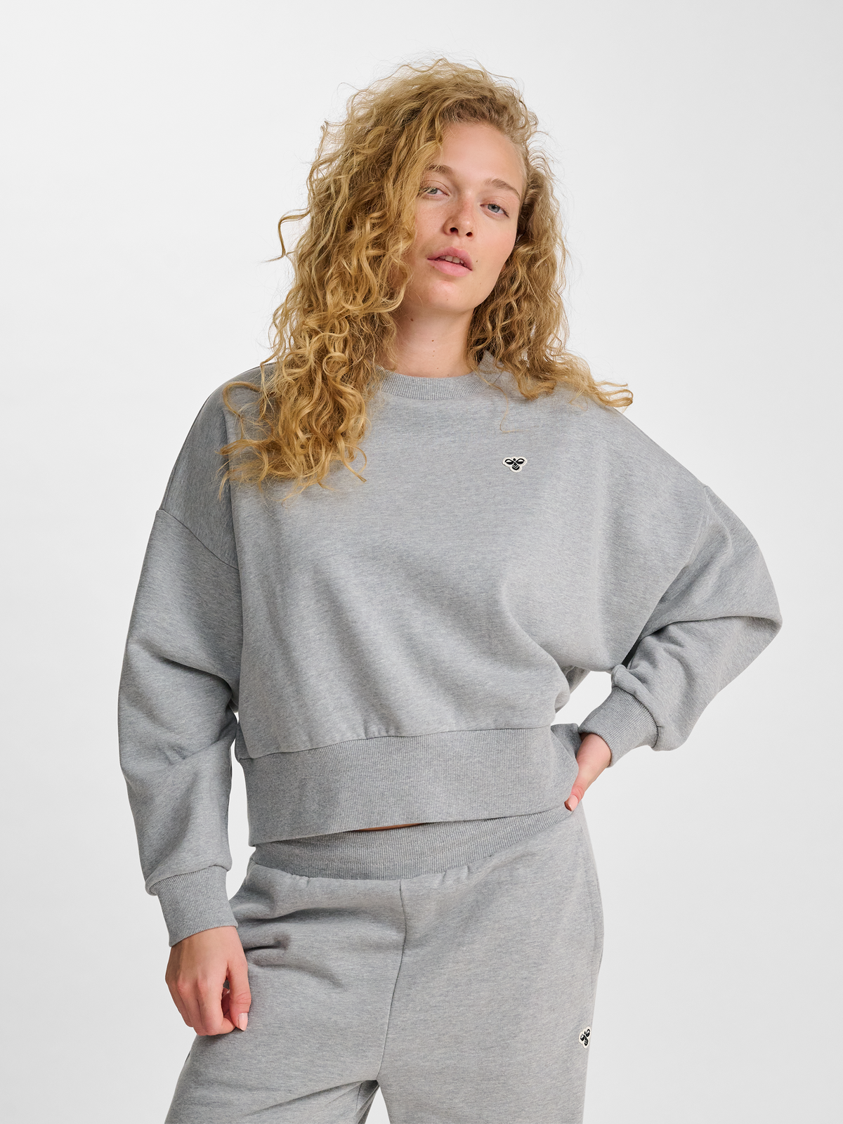 hmlBOXY W CREWNECK BEE