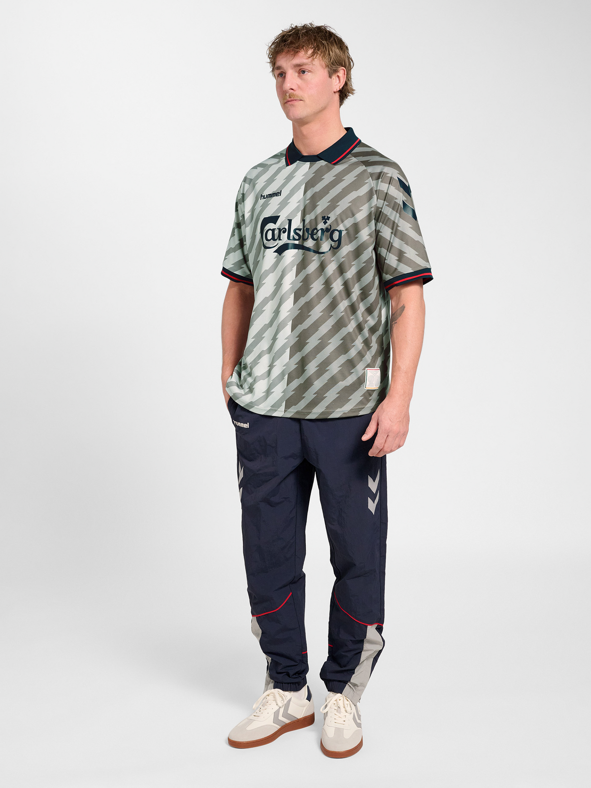 hmlWORLD 26 SOCCER JERSEY