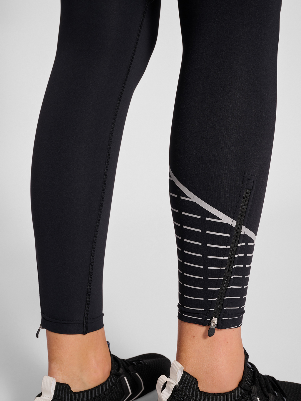 nwlCHICAGO WARM TIGHTS female