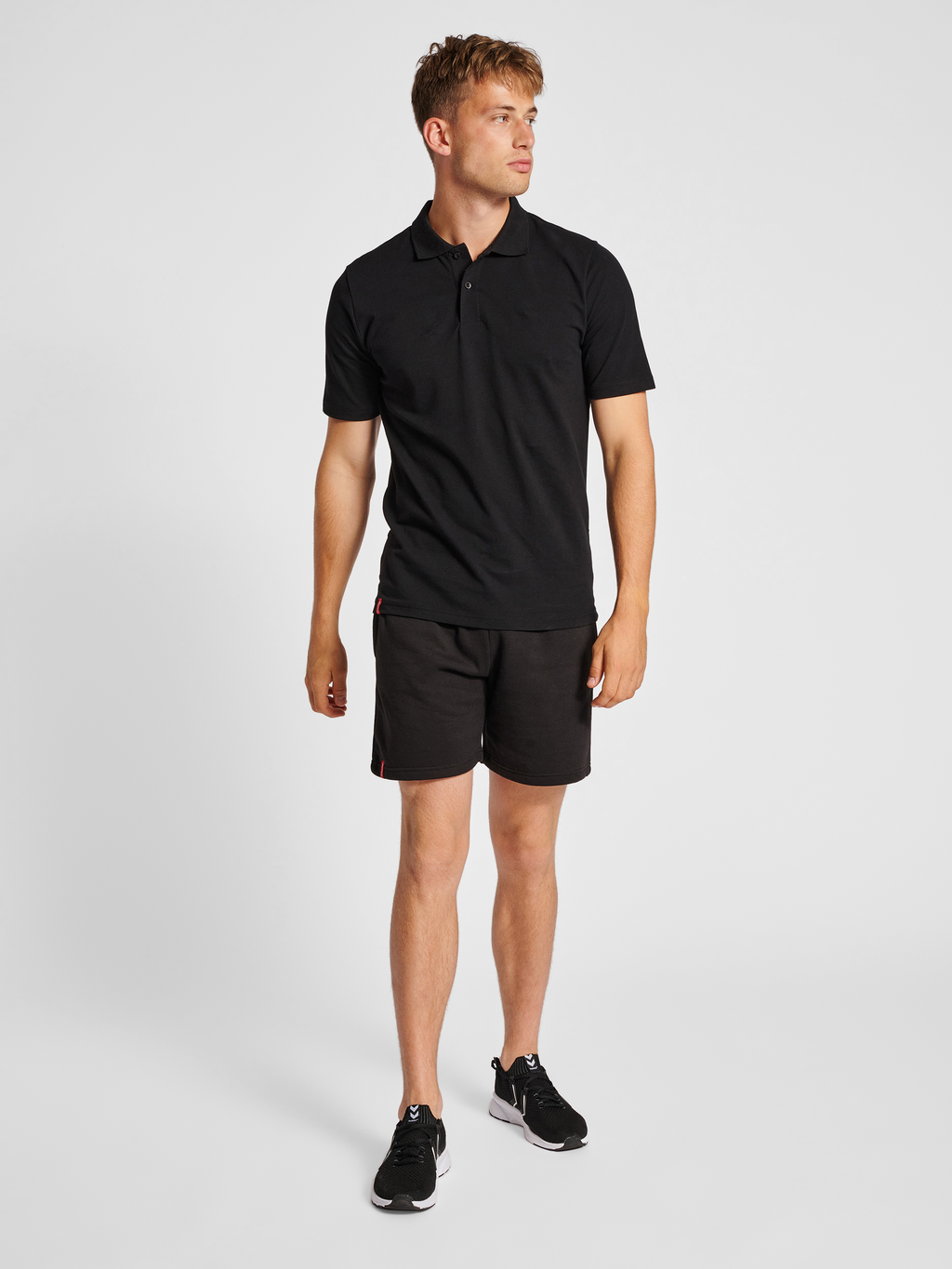 hmlRED BASIC SWEAT SHORTS