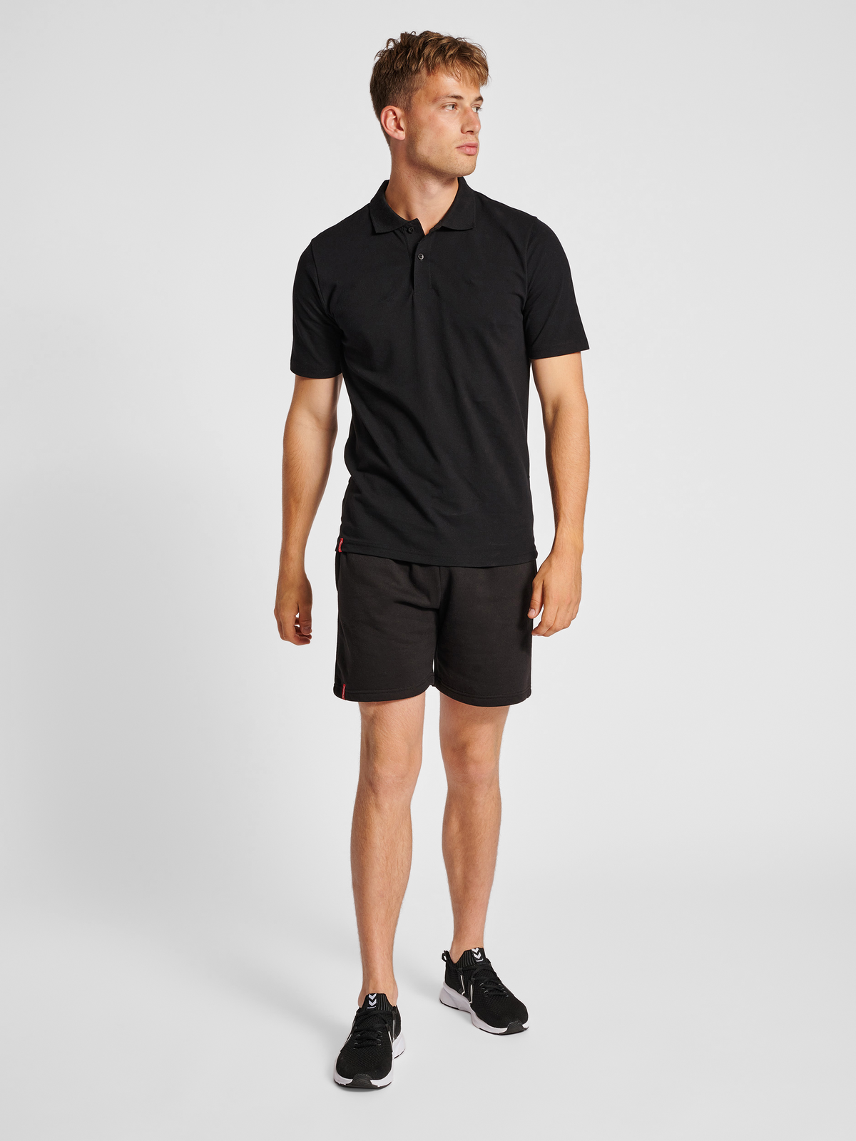 hmlRED BASIC SWEAT SHORTS