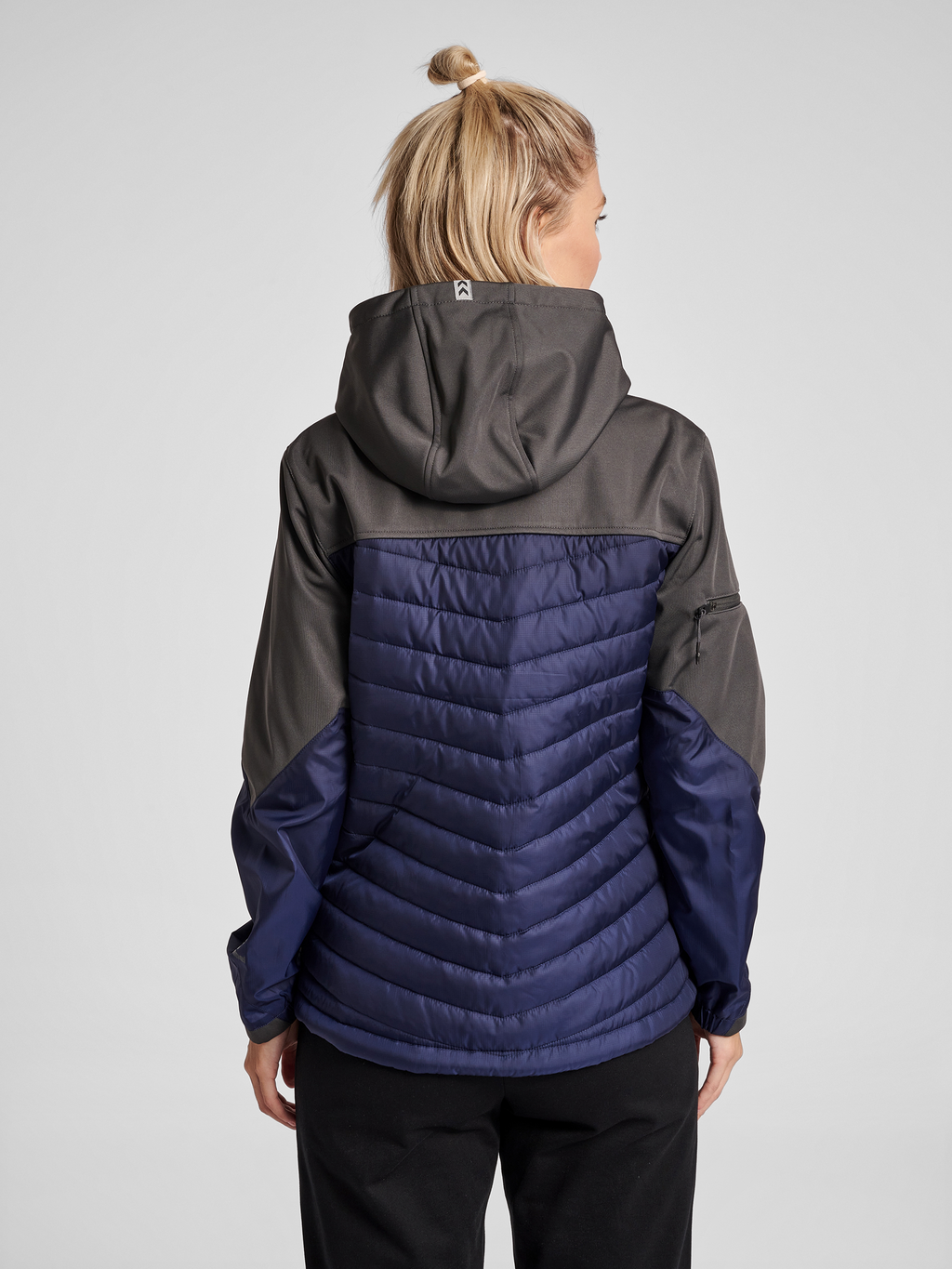 hmlNORTH HYBRID JACKET WOMAN