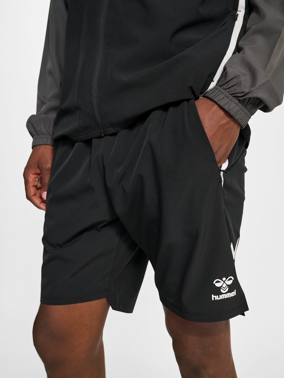 hmlLEAD 2.0 WOVEN SHORTS