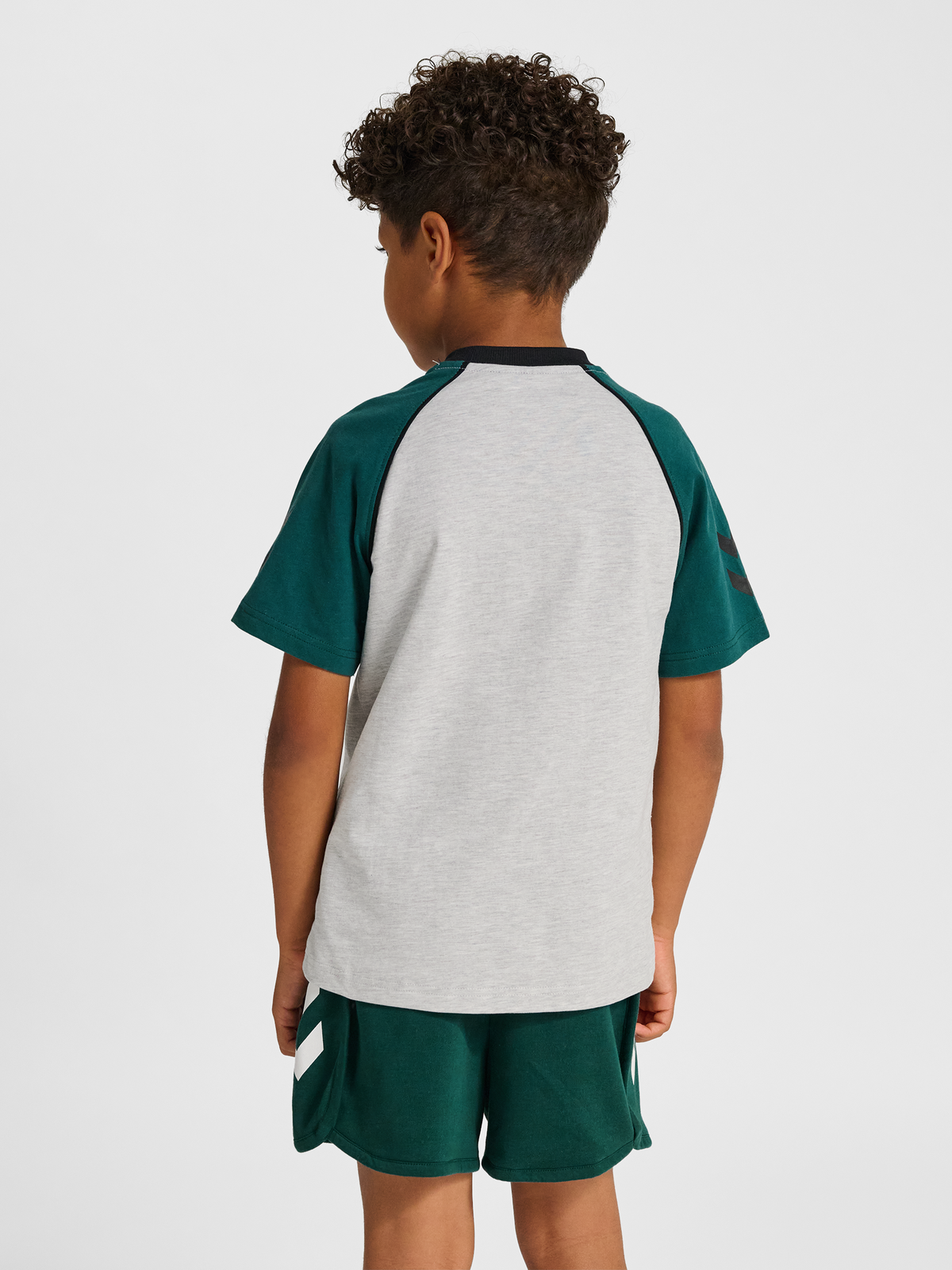 hmlJR REG V-NECK T-SHIRT SS