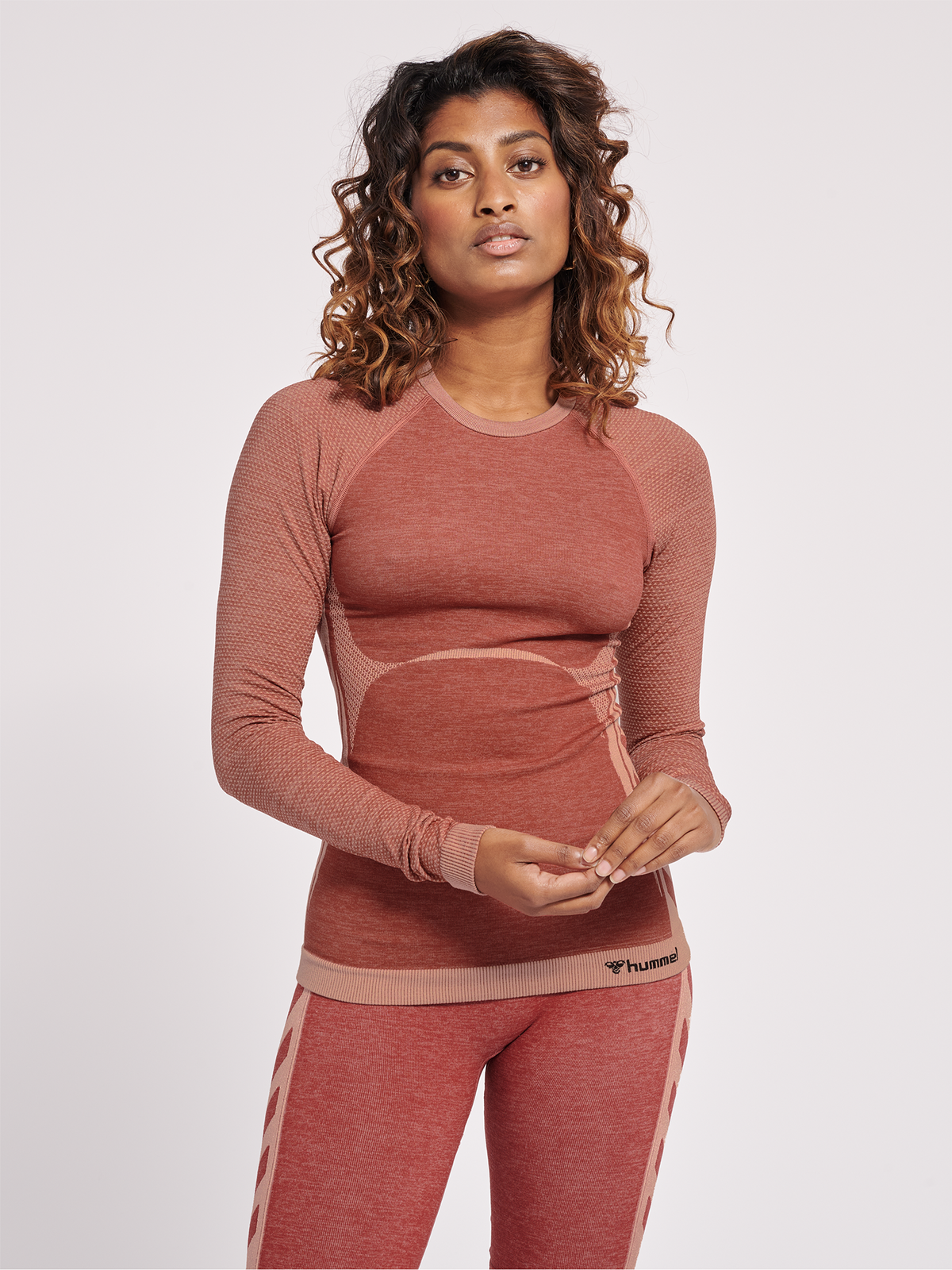 hmlCLEA SEAMLESS TIGHT T-SHIRT L/S
