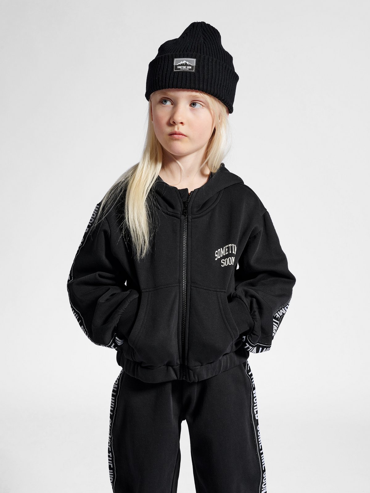 stsEVIE ZIP HOODIE