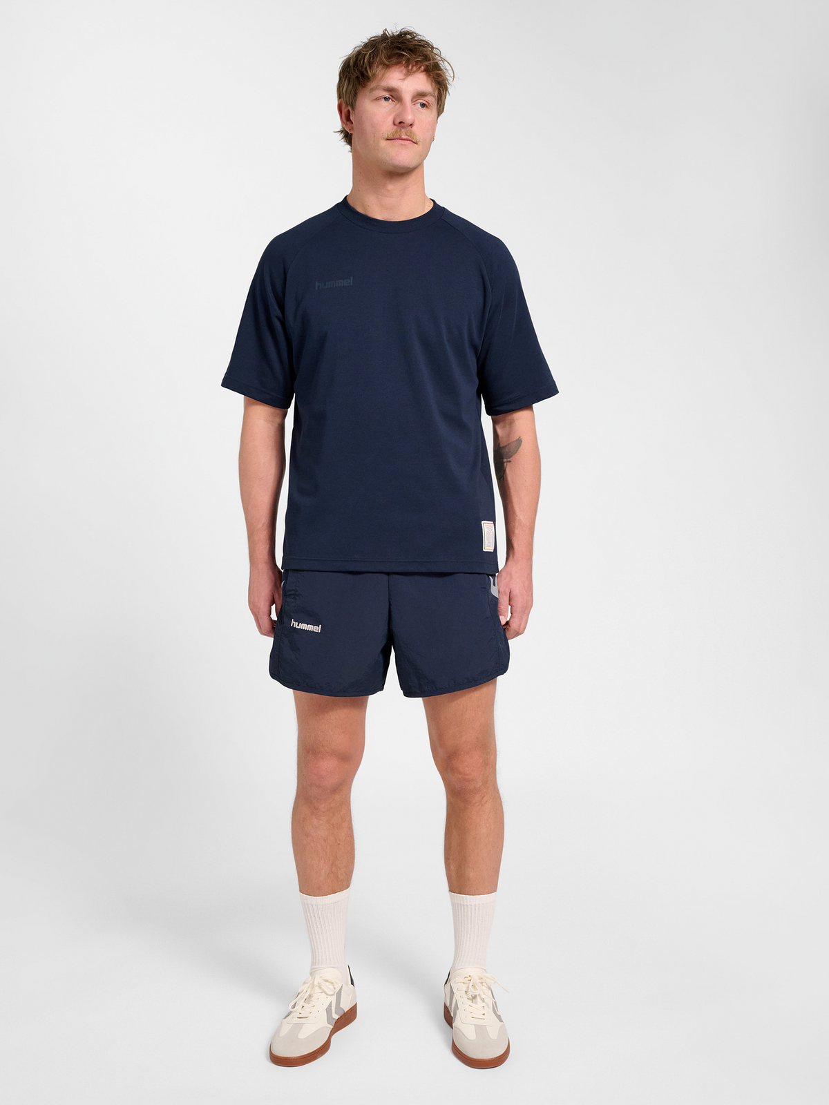 hmlWORLD 26 TRACK SHORTS
