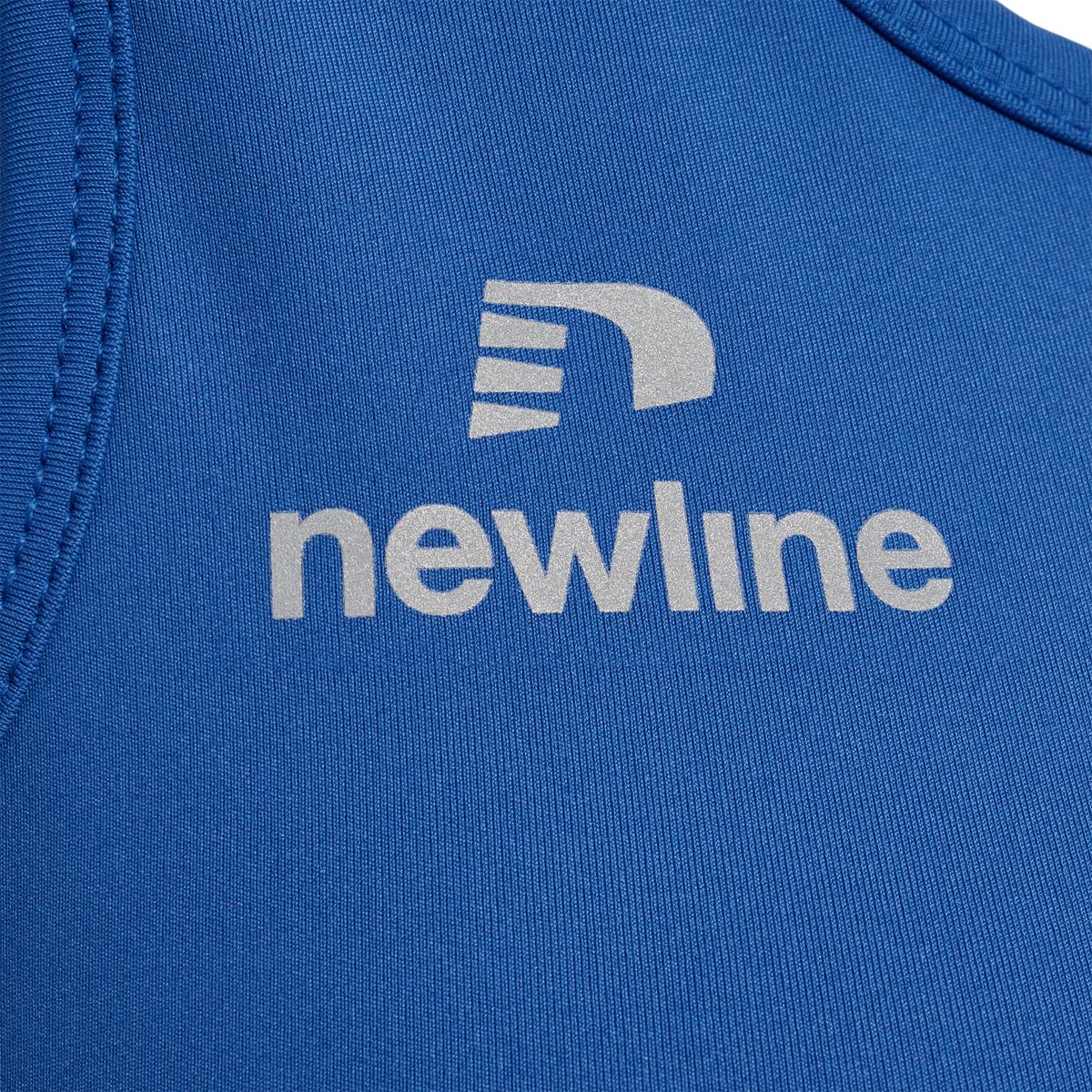 WOMEN'S ATHLETIC TOP