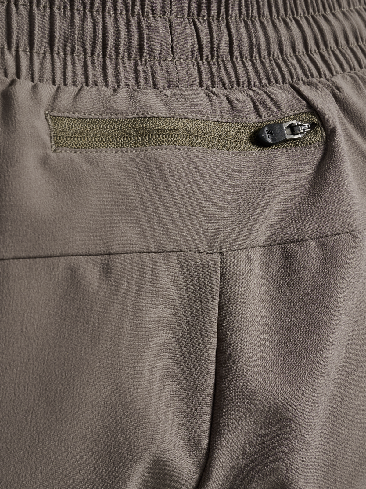 nwlMAX ZIP POCKET SHORTS