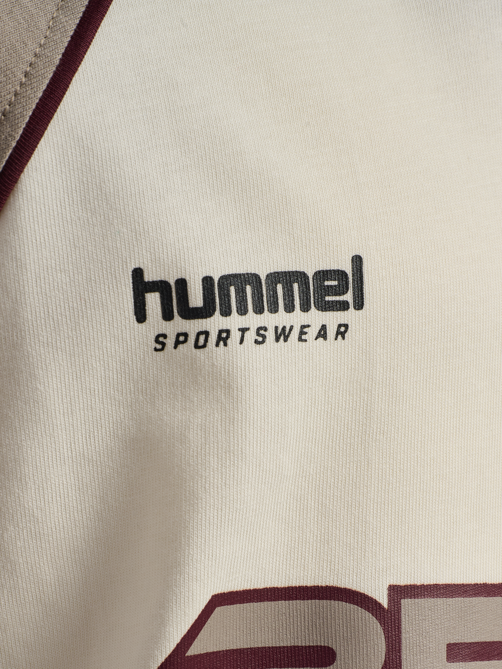 hmlJR REG V-NECK BEES T-SHIRT S/S