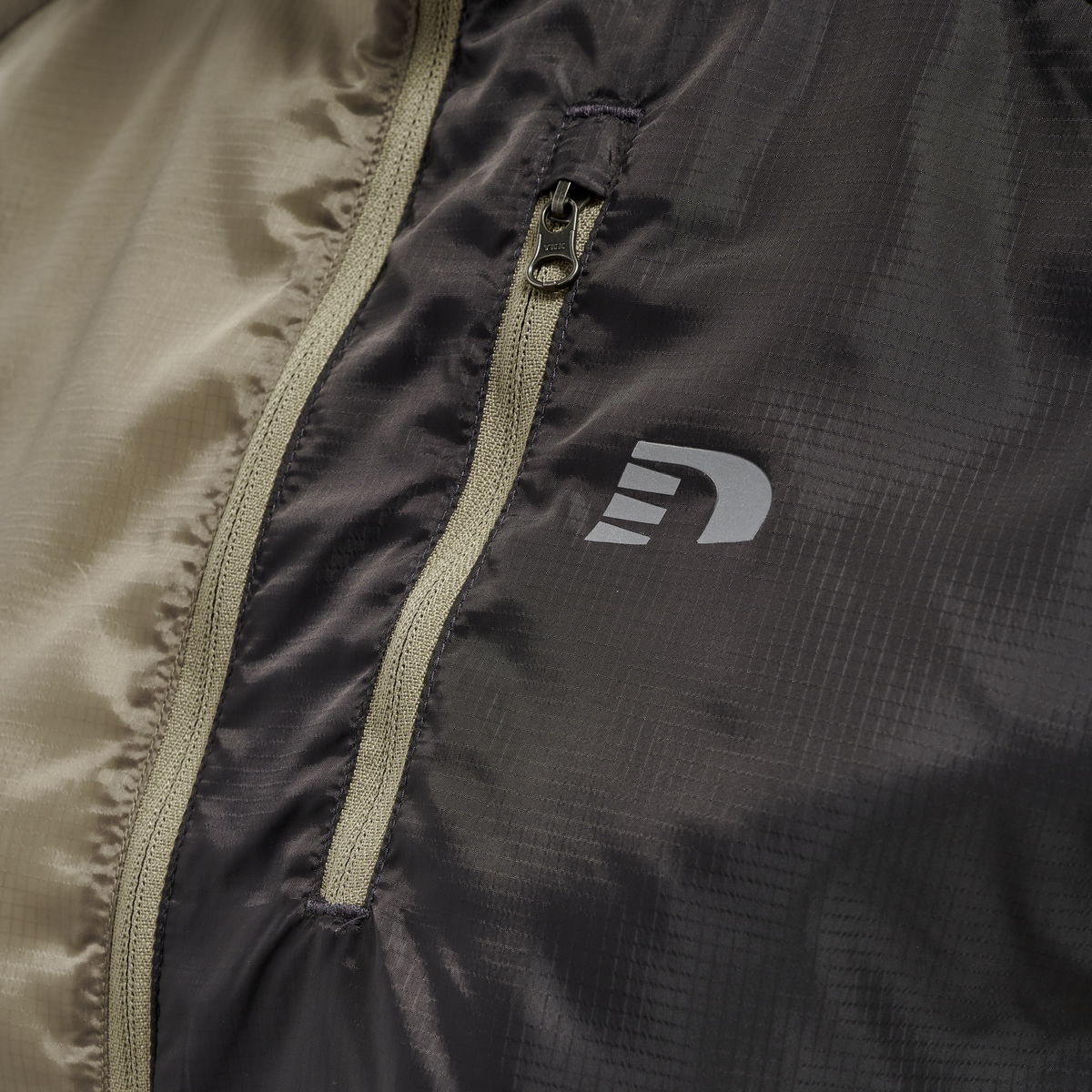 WOMEN PACKABLE TECH JACKET