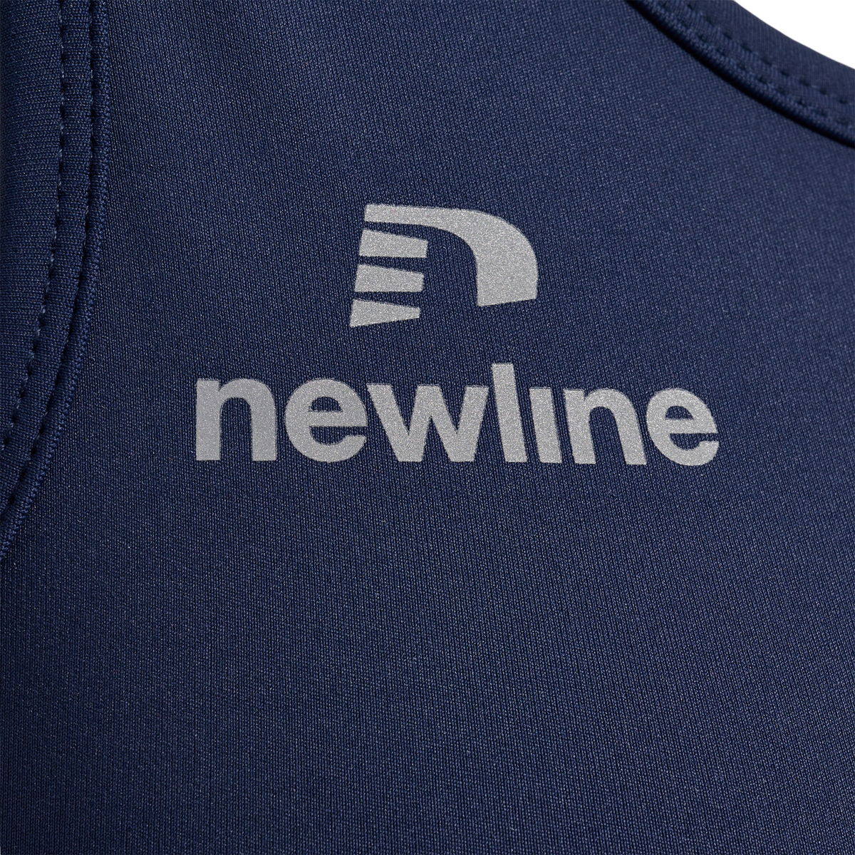 WOMEN'S ATHLETIC TOP
